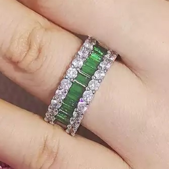Jewelry - New 925 Sterling Silver Baguette Emerald Ring 💍